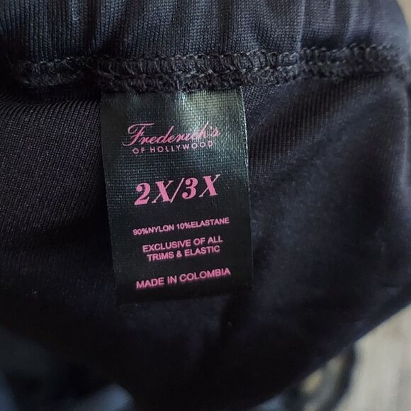 Frederick's of Hollywood Black Tie-Side Brazilian Thong Bikini Bottom 2X/3X - Picture 3 of 4